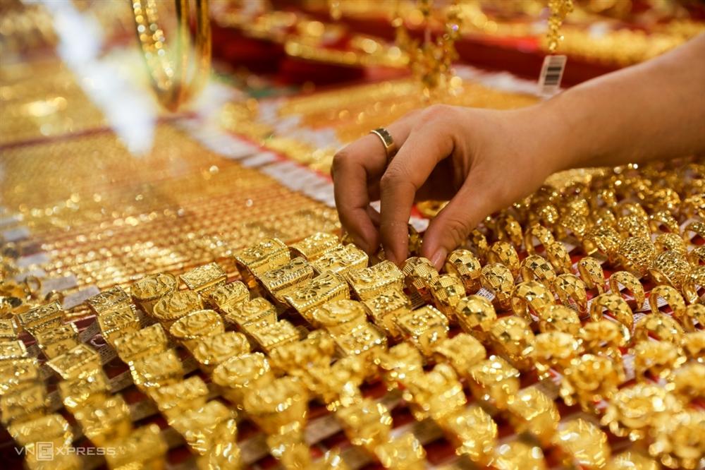 Giá vàng hôm nay 14/8: Đà giảm chưa dừng, ai dám liều nhảy vào-1