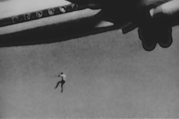 Chuyện ly kỳ về cô bé duy nhất sống sót sau tai nạn máy bay: Rơi từ độ cao 3000m xuống rừng rậm, đi bộ liên tục trong 10 ngày đêm-5