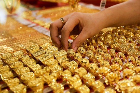 Giá vàng hôm nay 14/8: Đà giảm chưa dừng, ai dám liều nhảy vào