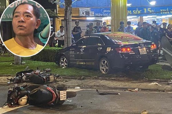 Nhân chứng vụ Camry tông hàng chục xe máy giữa ngã tư Sài Gòn: Ai cũng chảy máu, nữ tài xế sợ hãi vái lạy