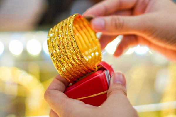 Giá vàng biến động khó lường, chuyên gia mách nước đầu tư-2