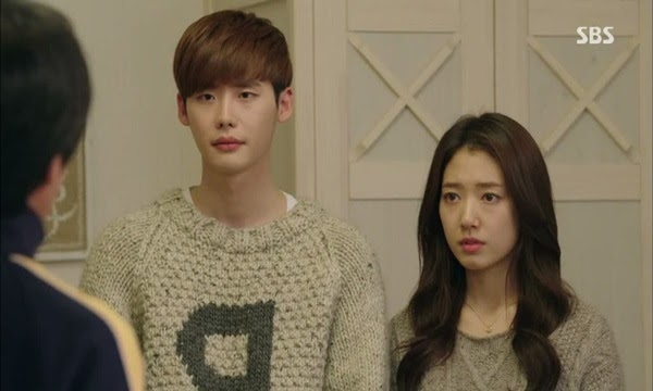 Nhà gái thách cưới 30 cây vàng để chàng rể nghèo từ hôn, nhưng lúc anh đưa chiếc phong bì này ra thì bố mẹ vợ xin cưới vội còn các thêm cuốn sổ đỏ-1