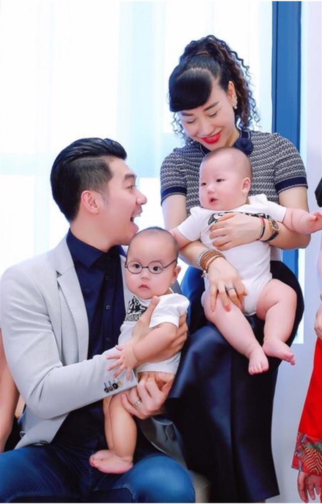 Cặp song sinh siêu đẹp nhờ gen của mẫu nam 9X Trương Nam Thành và nữ đại gia U50-1