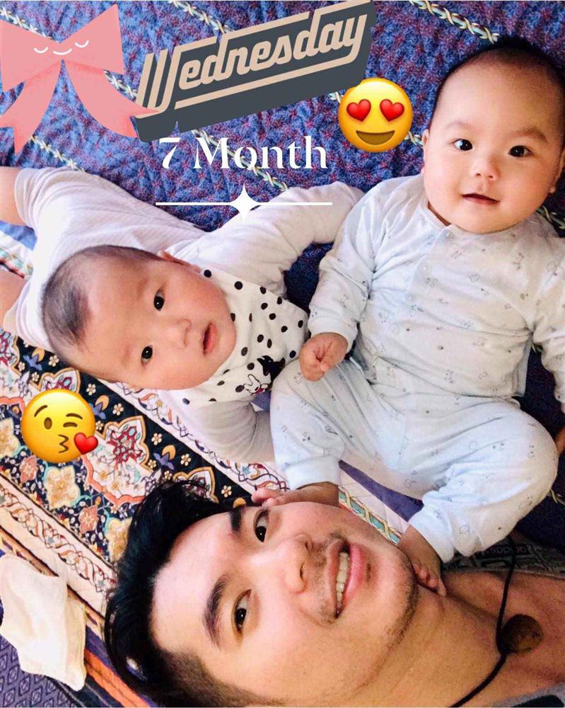 Cặp song sinh siêu đẹp nhờ gen của mẫu nam 9X Trương Nam Thành và nữ đại gia U50-6