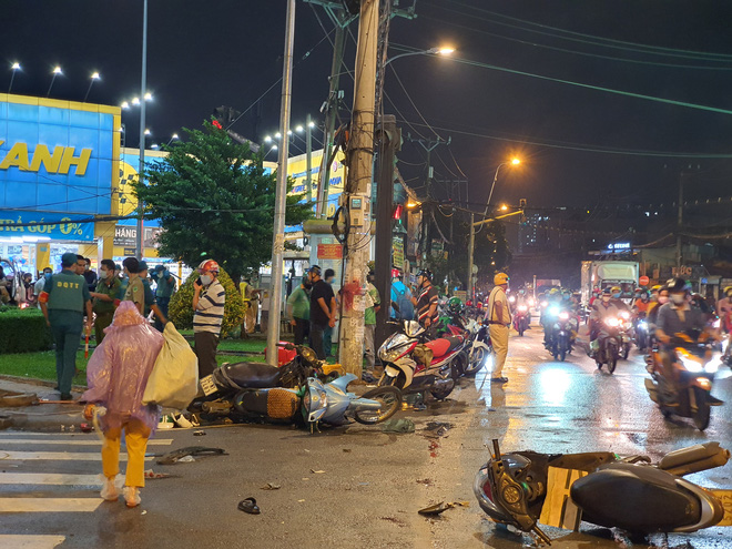 Vụ nữ tài xế lái Camry tông một loạt xe máy ở Sài Gòn: Nạn nhân bị dập phổi, chấn thương thận-3