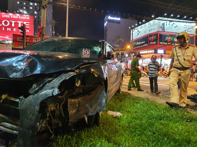 Vụ nữ tài xế lái Camry tông một loạt xe máy ở Sài Gòn: Nạn nhân bị dập phổi, chấn thương thận-4