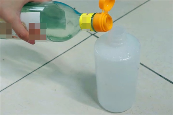 Lau kính không cần nước chuyên dụng, chỉ với một mẹo đơn giản này kính sạch bong kin kít mà không để lại vết-3