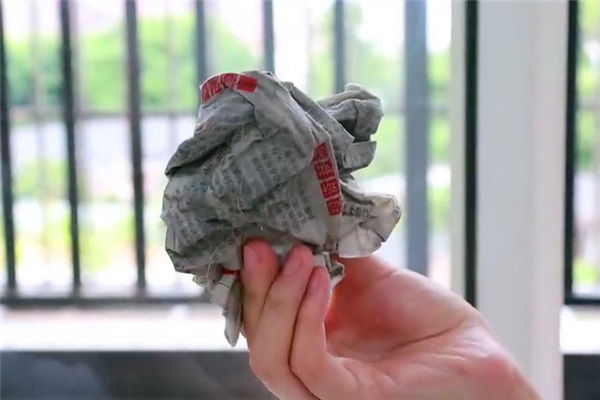 Lau kính không cần nước chuyên dụng, chỉ với một mẹo đơn giản này kính sạch bong kin kít mà không để lại vết-8