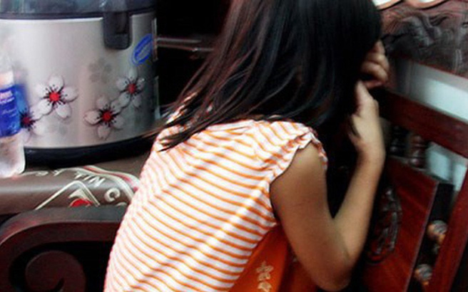 Bé gái nhanh trí thoát khỏi yêu râu xanh U70 nhờ xin nước uống-1