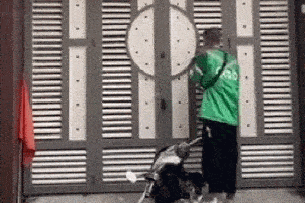 Láu cá đặt tên người nhận là Vợ yêu của anh, cô gái cũng sửng sốt trước màn tung hứng đầy ngọt ngào của anh shipper-5