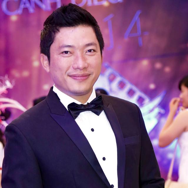 Từng gây xôn xao khi được vợ đại gia tặng xe hơi 6 tỷ, cuộc sống của Kinh Quốc giờ ra sao?-1