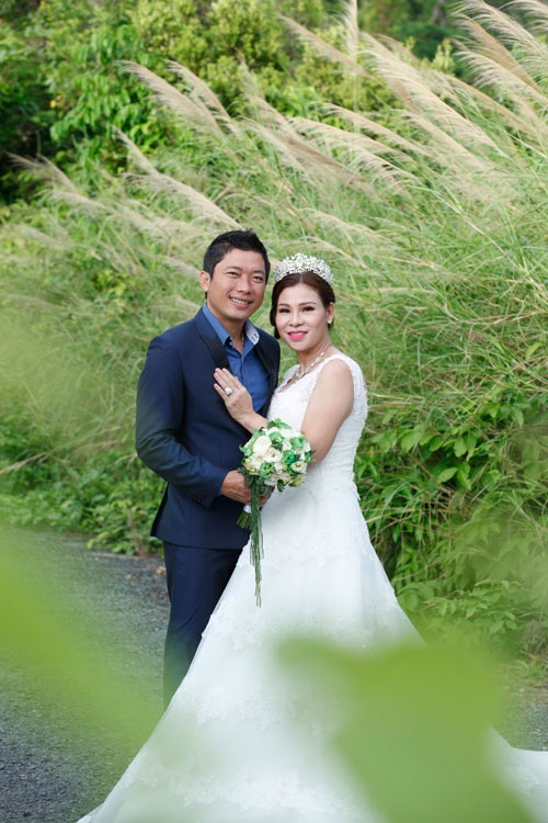 Từng gây xôn xao khi được vợ đại gia tặng xe hơi 6 tỷ, cuộc sống của Kinh Quốc giờ ra sao?-2