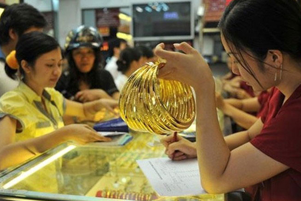 Giá vàng hôm nay 15/8: Vàng SJC bật tăng mạnh chiều bán ra-2