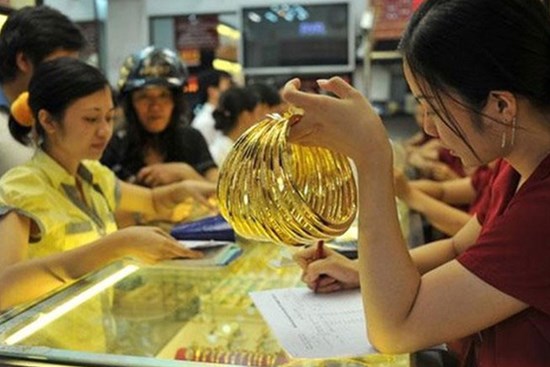 Giá vàng biến động khó lường, chuyên gia mách nước đầu tư