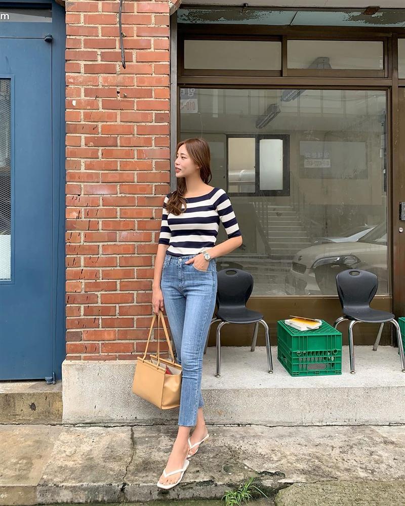 Mix 5 kiểu áo này với quần skinny jeans, chị em sẽ không bao giờ thất bại trong chuyện mặc đẹp và tôn dáng-3