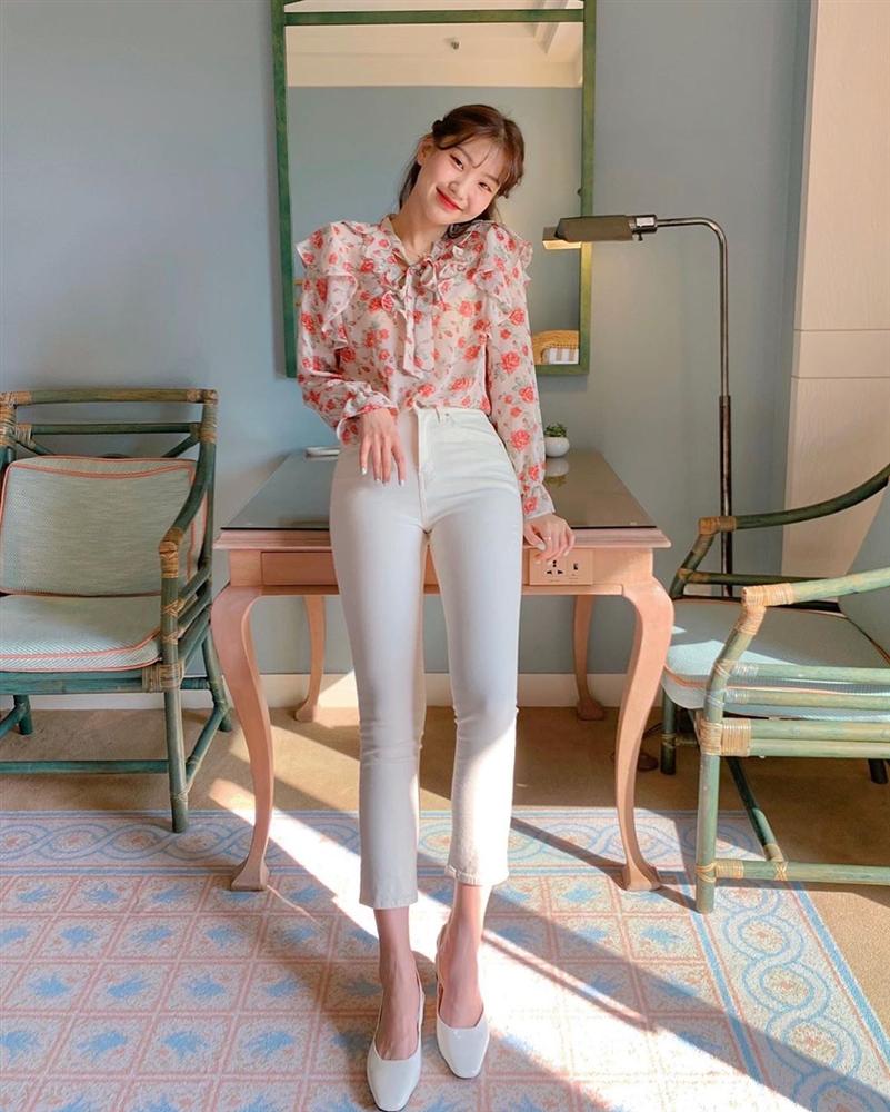 Mix 5 kiểu áo này với quần skinny jeans, chị em sẽ không bao giờ thất bại trong chuyện mặc đẹp và tôn dáng-6