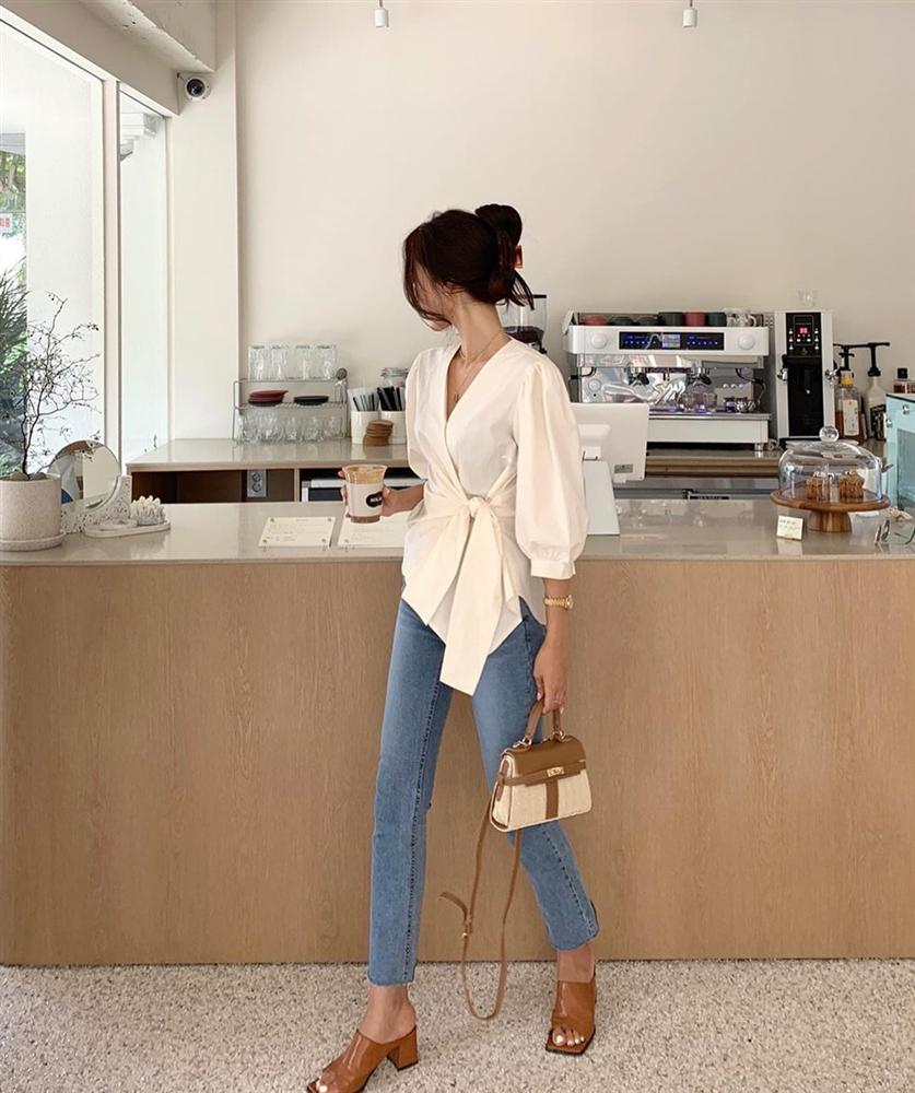 Mix 5 kiểu áo này với quần skinny jeans, chị em sẽ không bao giờ thất bại trong chuyện mặc đẹp và tôn dáng-11