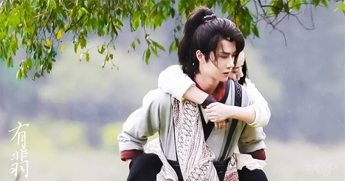 Triệu Lệ Dĩnh bị chỉ trích vì uống cùng chén canh với Vương Nhất Bác-1