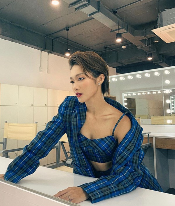 Mỹ nhân Việt phát cuồng trở lại với họa tiết ca rô-4