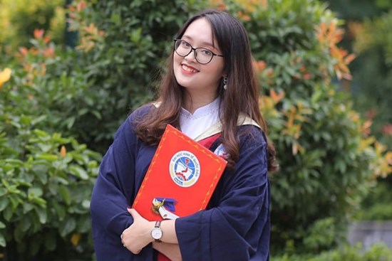 Bước ngoặt bất ngờ của nữ sinh thủ khoa trường Kinh tế