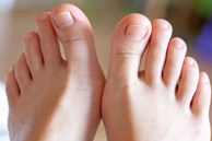 Muốn biết tuổi thọ bản thân hãy nhìn xuống bàn chân: Nếu có 2 dấu hiệu này, bạn là người tuổi thọ kém, nhiều bệnh tật