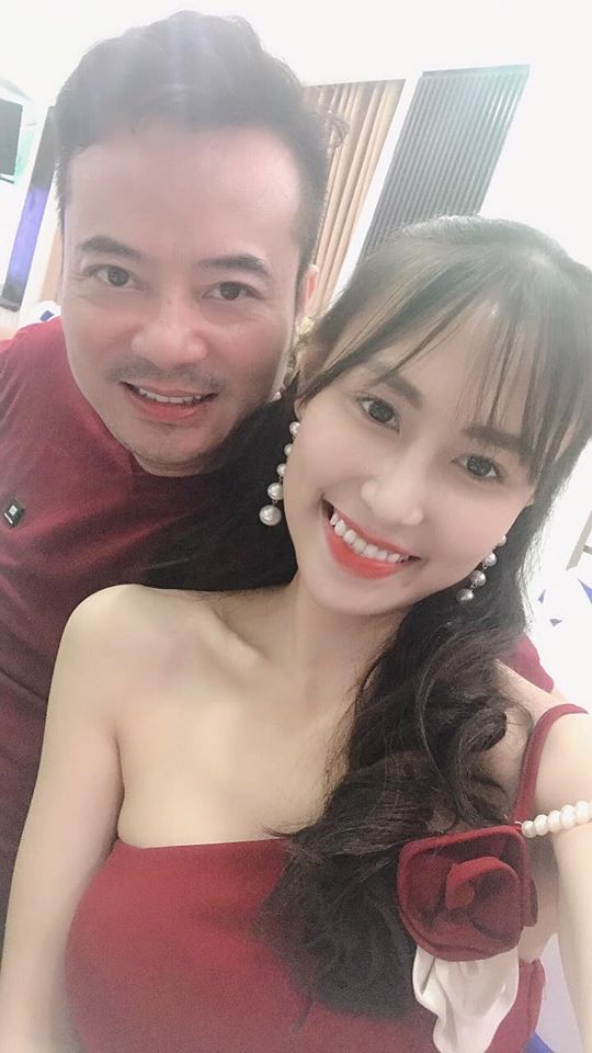 Bố đại gia của Trọng Hưng trong Đi qua mùa hạ: Con người trong phim và ngoài đời khác một trời một vực, nhìn nhan sắc bà xã kín tiếng mới hiểu lý do-3