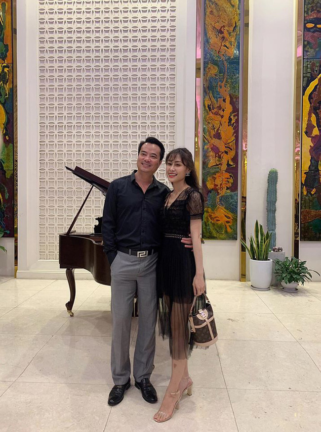 Bố đại gia của Trọng Hưng trong Đi qua mùa hạ: Con người trong phim và ngoài đời khác một trời một vực, nhìn nhan sắc bà xã kín tiếng mới hiểu lý do-7