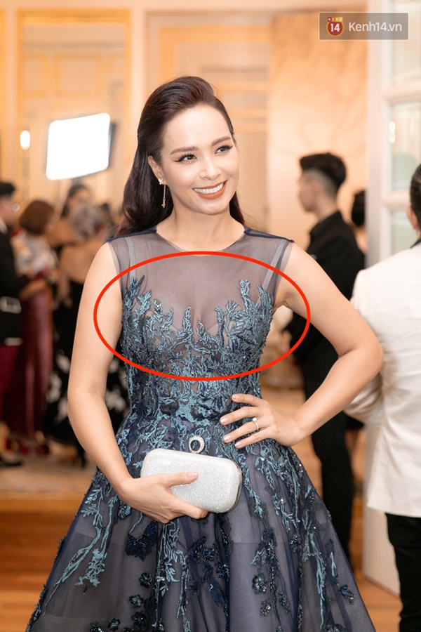 Trong khi Thúy Hạnh mắc lỗi nội y lộ liễu thì HH Hà Kiều Anh lại cao tay hơn hẳn khi cùng diện đầm xuyên thấu gợi cảm-1