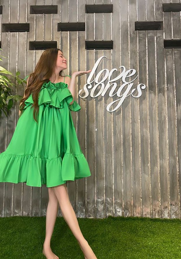 Hà Hồ tự tin lộ diện vào những tháng cuối thai kì: Vòng 2 đã lớn rõ, nhưng đôi chân của mẹ bầu mới chiếm spolight-2