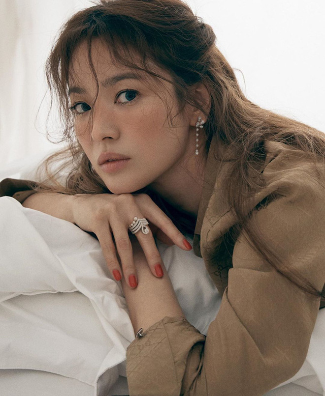 Ngọc Trinh khiến netizen ngẩn ngơ vì quá xinh trong loạt ảnh phong cách mới, nhưng sao na ná Song Hye Kyo thế này?-6