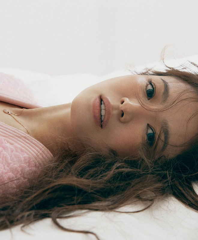 Ngọc Trinh khiến netizen ngẩn ngơ vì quá xinh trong loạt ảnh phong cách mới, nhưng sao na ná Song Hye Kyo thế này?-9