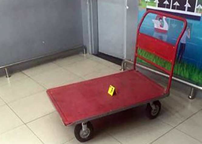 Hi hữu xe đẩy hàng của siêu thị tông chết người-1