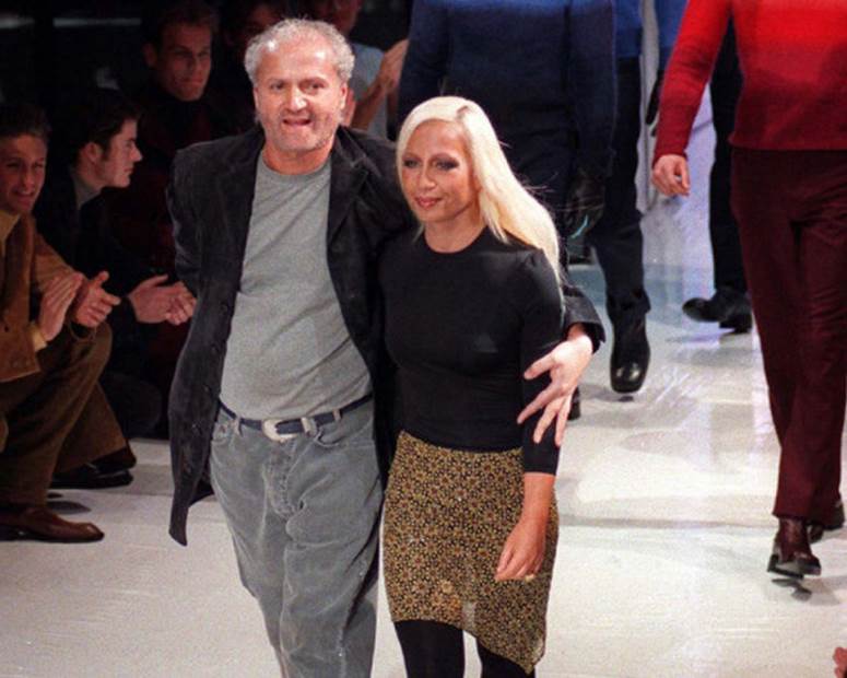 Cuộc đời đầy nước mắt phía sau ánh hào quang của Nữ vương đế chế Versace: Từ búp bê sống của anh trai đến thảm hoạ thẩm mỹ thời đại-3