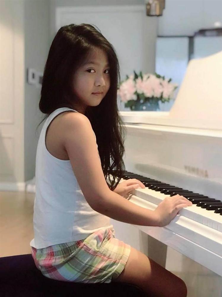 Cô bé điệu nhất Bố ơi mình đi đâu thế” mùa 2: Càng lớn càng xinh xắn và đỏm dáng, nhưng trình nói tiếng Anh mới là điều gây choáng-4