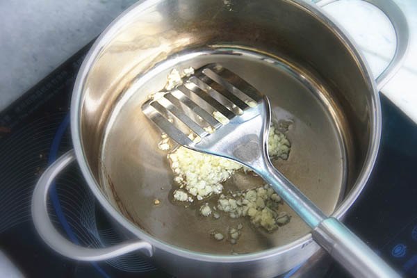 Sườn nướng tỏi thơm lừng cả ngõ nhờ cách tẩm ướp đặc biệt này-4