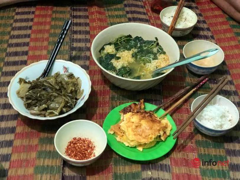 Xót lòng nhìn bữa cơm canh rau dại của người lao động nghèo mắc kẹt ở Đà Nẵng-1