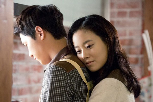 Nhắc khéo chồng tặng nhẫn kim cương dịp kỷ niệm 10 năm ngày cưới, song khi nhìn chiếc áo chồng mặc cùng xe Dream cũ mèm tôi lại bật khóc nức nở-1