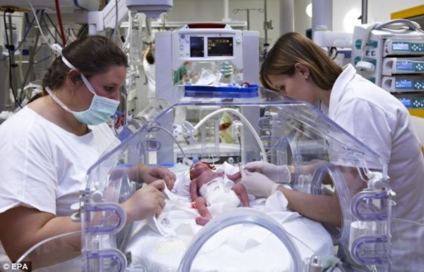 Mừng rỡ khi biết mình mang thai đôi, đến tháng thứ 5, bà mẹ chết sững khi nhìn vào màn hình siêu âm-6