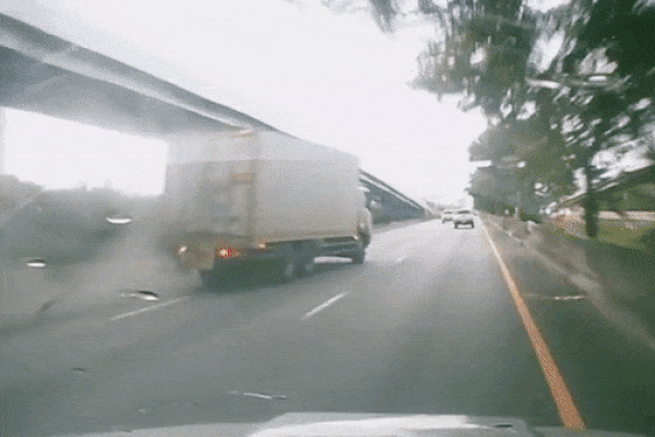 Màn cầu hôn rực lửa của nam diễn viên đóng thế-1