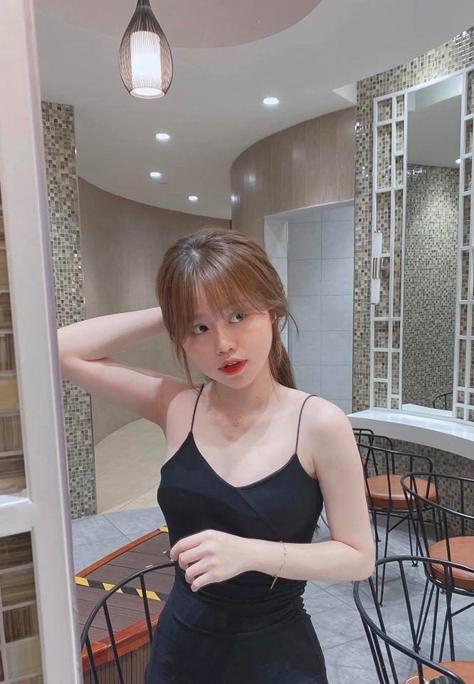 Huỳnh Anh đổi style ăn diện một màu” từ ngày quen Quang Hải, tưởng nhàm chán mà chàng vẫn yêu-9