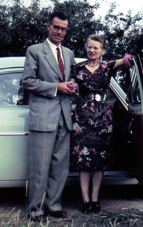 Người phụ nữ chiều chồng nhất lịch sử nhân loại và hành trình hơn 10 năm đau đớn để sở hữu vòng eo 33cm cùng một diện mạo kỳ dị-1