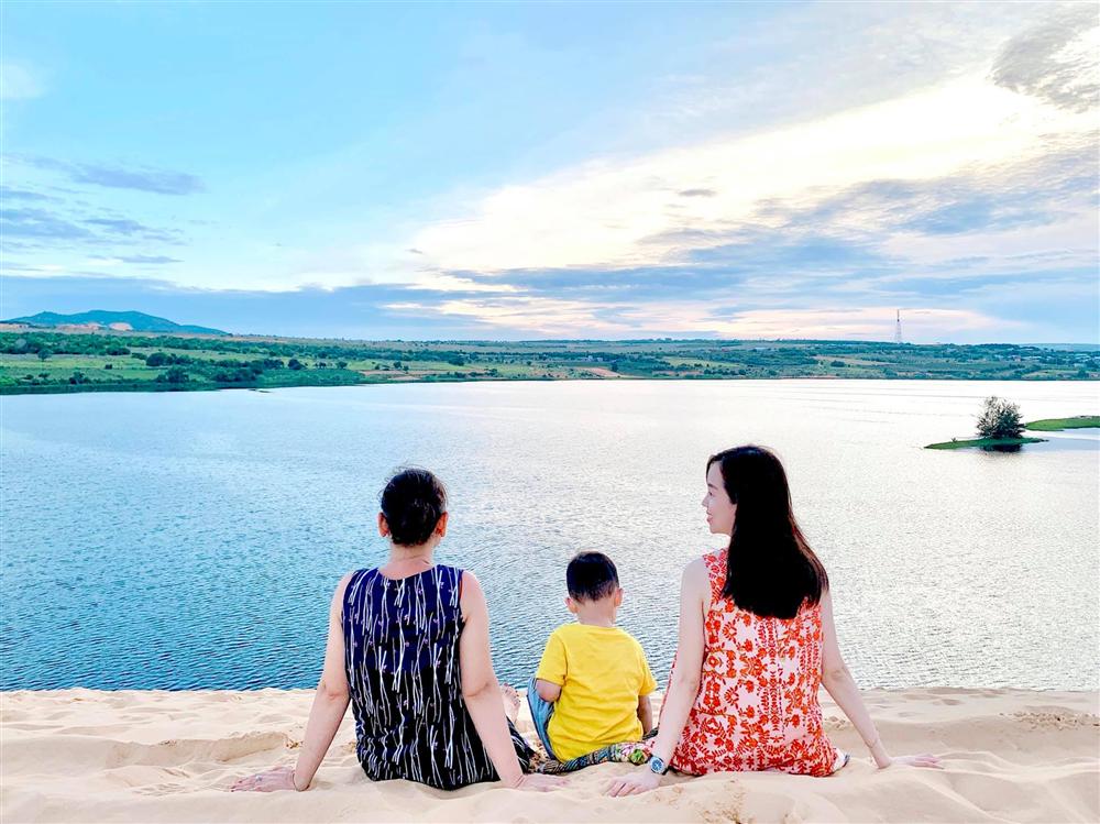 Nhan sắc U60 gây ngỡ ngàng của mẹ ruột hot mom Ly Kute: Đã là bà ngoại nhưng vẫn trẻ đẹp thon thả, đi cùng con gái luôn bị nhầm là chị em-3