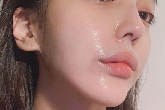 3 lọ serum giúp cấp ẩm tầng sâu, da cứ hồng hào mọng nước như vừa được tiêm căng bóng