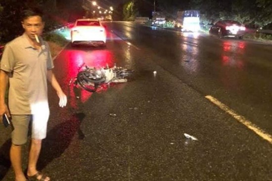 Cô gái trẻ chạy xe máy ngược chiều trên đại lộ Thăng Long, tông vào ô tô tử vong tại chỗ