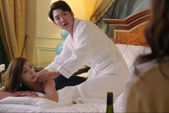 Kết hôn 5 năm vợ vẫn chưa có bầu, nghĩ em vô sinh tôi âm thầm ra ngoài kiếm con thì lóng ngóng bị bắt tại trận