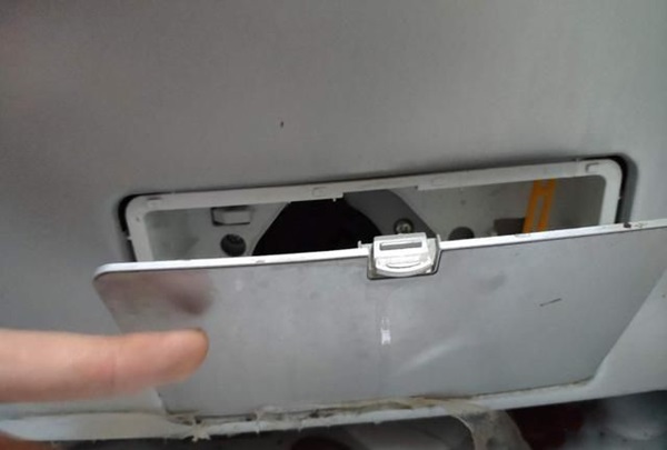 Tháng nào cũng vệ sinh lồng giặt nhưng lại bỏ qua bộ phận này, bảo sao máy giặt nhà bạn bẩn hơn cả cống thoát sàn-3