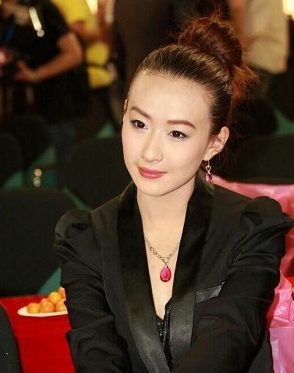 Cuộc đời của mỹ nữ giới siêu giàu Singapore: 23 tuổi chứng kiến bố mẹ và anh trai qua đời, một mình tiếp quản đế chế 25 nghìn tỷ đồng-1