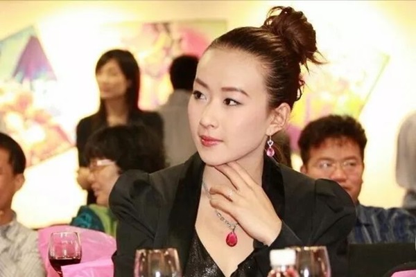 Cuộc đời của mỹ nữ giới siêu giàu Singapore: 23 tuổi chứng kiến bố mẹ và anh trai qua đời, một mình tiếp quản đế chế 25 nghìn tỷ đồng-2