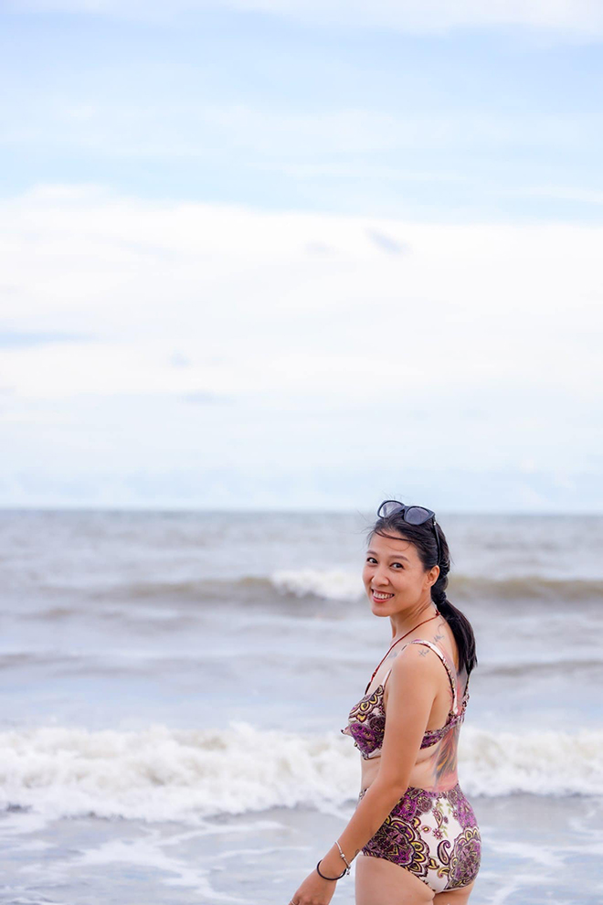 Lần hiếm hoi vợ lớn hơn 6 tuổi của Phạm Anh Khoa khoe ảnh bikini gợi cảm-1