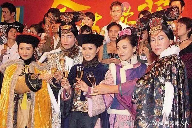 Ân oán 2 mỹ nhân Thâm Cung Nội Chiến: Người ngậm thìa vàng người bị bỏ rơi, tình thù căng thẳng từ phim tới đời thực-13